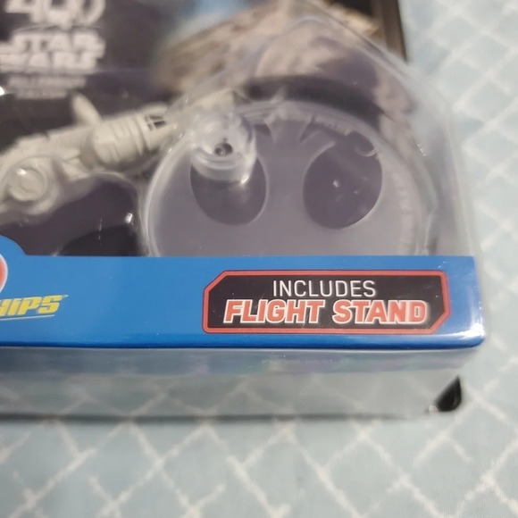 Star Wars Hot Wheels Millennium Falcon Collectable Toy with Flight Stand 40th - Picture 3 of 5